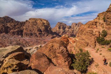Petra - Ürdün 'deki antik mezar şehri, akik ve kumtaşı kayaları