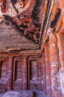 Petra - Ürdün 'deki antik mezar şehri, akik ve kumtaşı kayaları
