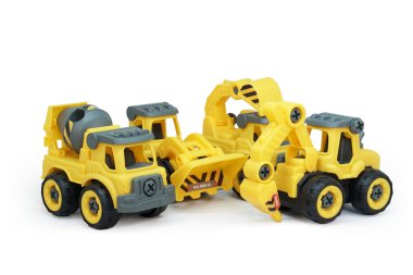Beton karıştırıcı, buldozer, kazıcı kamyonu ve traktör matkabından oluşan inşaat araçları beyaz arka planda izole edildi. ağır inşaat aracı.