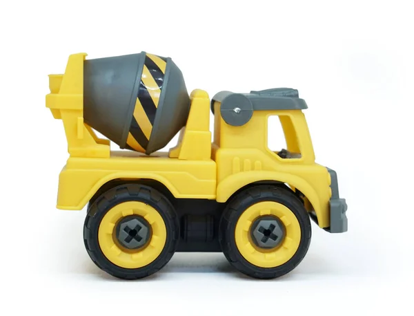 Seitenansicht Des Gelben Betonmischer Lkw Spielzeugs Isoliert Auf Weißem Hintergrund — Stockfoto