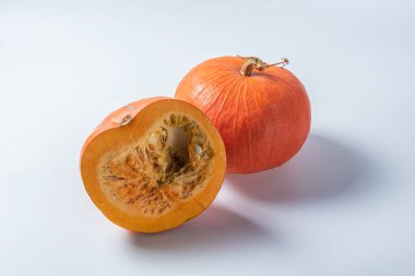Kabak resmi beyaz arkaplanda izole edildi. Ziyafet ya da yemek hazırlıyorum.