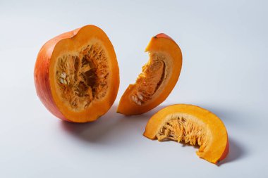 Kabak resmi beyaz arkaplanda izole edildi. Ziyafet ya da yemek hazırlıyorum.