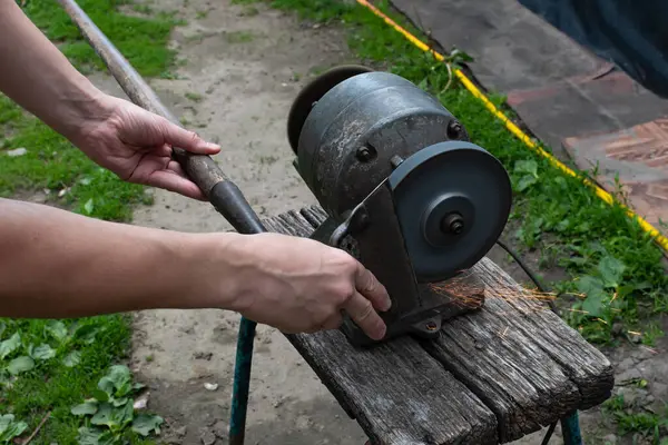 Çapayı öğütücüyle bilemek..