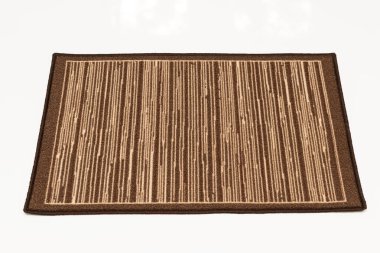 Beyaz arka planda evin giriş paspası.