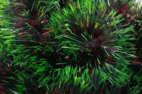 Şenlikli süs çelengi. Yeni yıl ağacı için dekorasyon