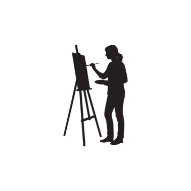 Beyaz arka planda izole edilmiş bir sehpa kullanarak tuvale resim yapan bir kadının silüeti.