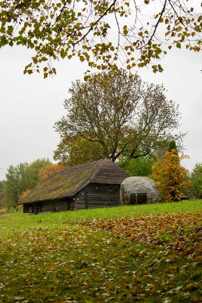 秋の村小屋 — ストック写真