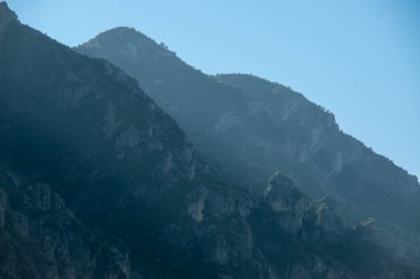 Dinarik Alplerdeki manzara, Arnavutluk