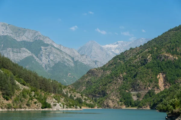 Der Koman See Und Die Berge Albanien — Stockfoto