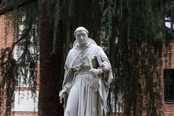 Statue Eines Kardinals Der Universität Von Alcala Henares Spanien — Stockfoto