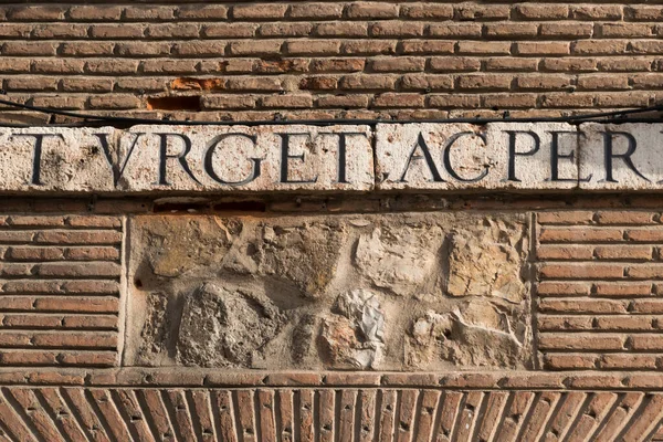 Eski kasabadan bir işaret