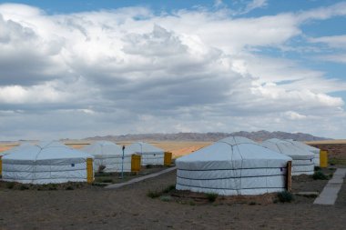 Yurt kampı ile doğanın güzel manzarası