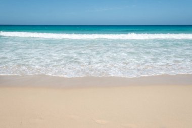 Deniz ve sahil. yaz tatili.