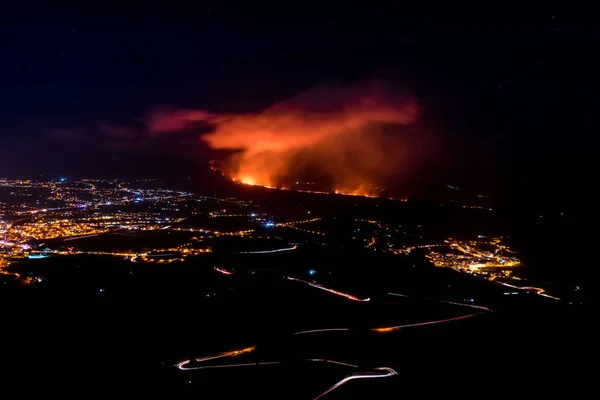 La Palma 'da volkan patlaması olan gece manzarası