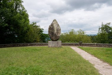 Puente Viesgo 'daki antik menhir, Cantabria, İspanya