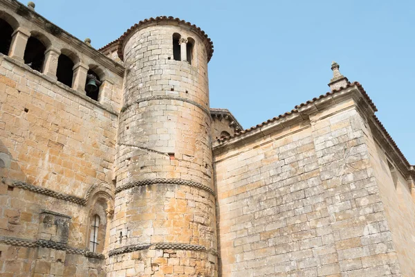 Wieża Starożytnego Kościoła Santillana Del Mar Hiszpania — Zdjęcie stockowe
