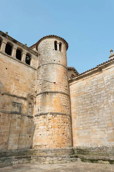 Egy Ősi Templom Tornya Spanyolországi Santillana Del Marban — Stock Fotó
