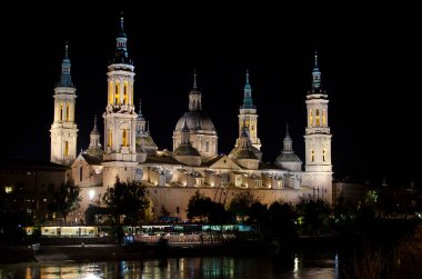 Zaragoza şehrindeki Bakire Meryem Kilisesi.
