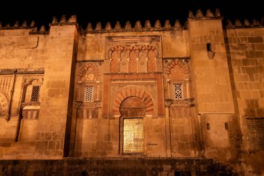 Eski Cordoba şehrinin gece manzarası. Endülüs, İspanya.