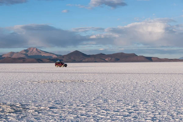 Uyuni, Bolivya 'daki tuz gölünün güzel manzarası