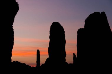 Akşam Ennedi 'de günbatımı, Chad.