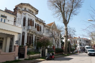 Prince adalarındaki eski evler, hindi.