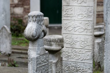 İstanbul 'da eski bir taş haç, hindi