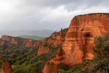 Dağın tepesinden manzara