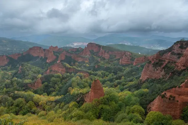 Dağların güzel manzarası