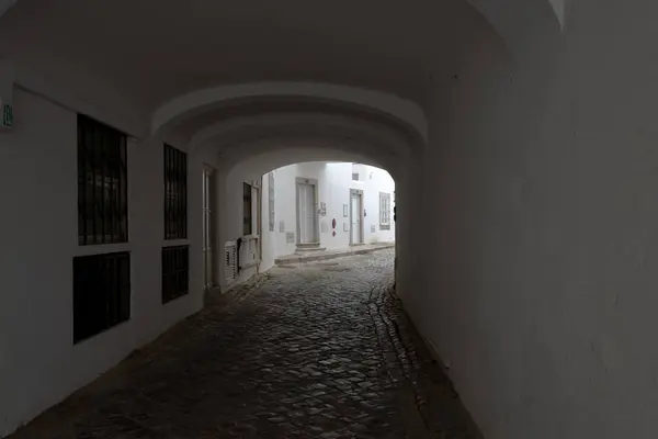 Tavira Portekiz 'de güzel bir sokak.