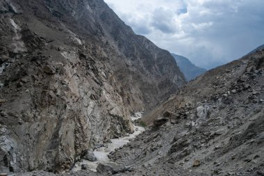 Dağlardaki güzel dağ manzarası
