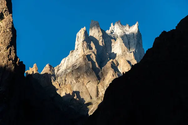 Karakorum dağlarındaki dağ manzarası, Pakistan