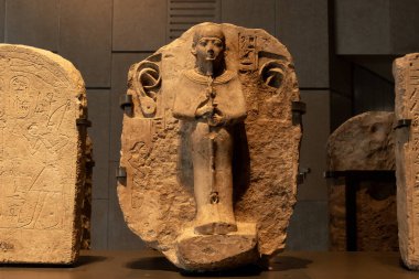 Büyük Mısır müzesinde küçük bir heykel.