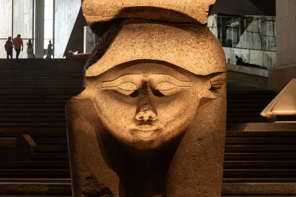 Athor adında bir dindarlık heykeli.