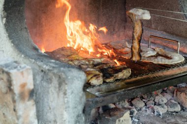 Alevler çok yüksekteyken yanlış bir şekilde 