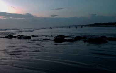 Akşamları pirinç tarlalarında gün batımı 