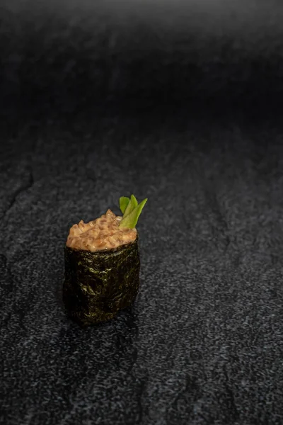 Sashimi Sobre Fondo Negro —  Fotos de Stock