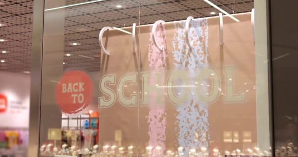 Volta Banner Escola Janela Exibição Entrada Loja Mercadorias Para Crianças — Vídeo de Stock