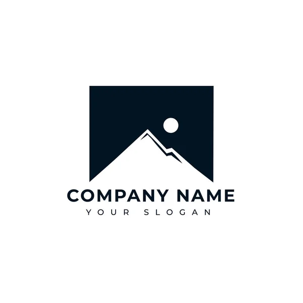 Nature Montagne Logo Design — Image vectorielle
