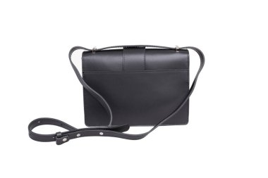 Beyaz arka planda siyah kadınların deri çantası izole edilmiş.