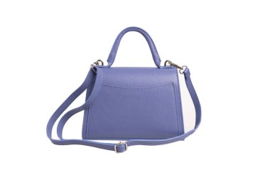 İzole edilmiş beyaz bir arka planda mor kadın çantası.