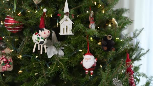 Vánoční Stromeček Zdobené Vánoční Ozdoby Světla Příprava Zimní Prázdniny Koncepce — Stock video