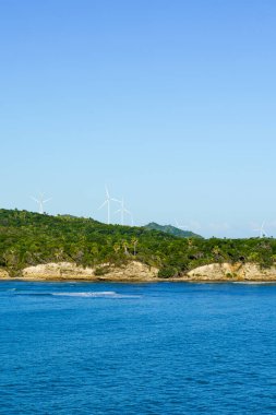 Portre dikey portre görünümünde yel değirmenleriyle Puerto Plata Dominik Cumhuriyeti Adası