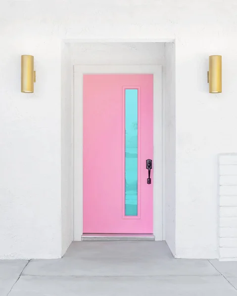 Palm Springs, Kaliforniya 'da Orta Çağ Modern Evi' nin Pembe Kapısı