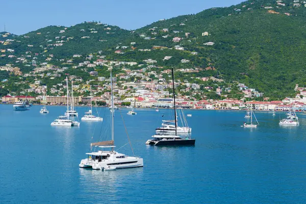 Karayiplerdeki tekneler St. Thomas ABD Virgin Adaları 'nda