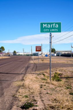 Marfa, Teksas kenti yeşil yol tabelasını sınırladı