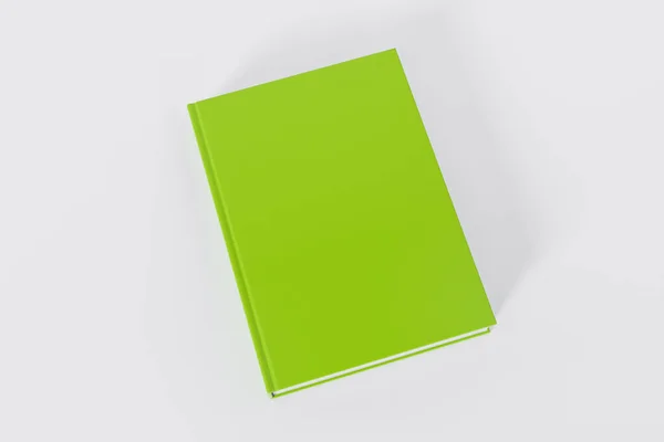 闭合的绿色书籍 白色背景 有复制空间 — 图库照片