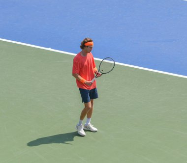 Rus Andrey Rublev 'in o günün ilerleyen saatlerinde antrenman yaptığı fotoğraf. Dubai Vergisiz Tenis Şampiyonası 2024