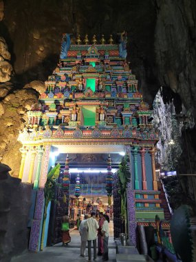 Malezya 'nın Kaula Lumpur kentindeki Batau mağaraları, özellikle Hindular arasında popüler bir turistik ilgi odağı.