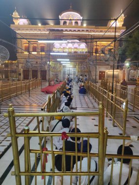 Altın Tapınak (ayrıca Harmandir Shib veya Darbr Shib olarak da bilinir), Hindistan 'ın Amritsar şehrinde bulunan bir gurdwara. Burası Sidizm 'in önde gelen ruhani mekanıdır..